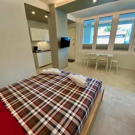 Apartment New Residenza Le Essenze - I 7 Laghi *